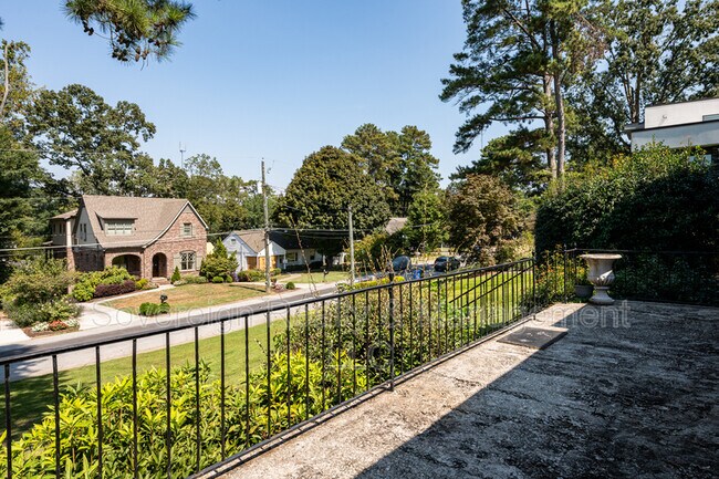 Building Photo - 1205 Spring Valley Ln NE