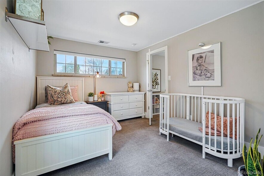 Bedroom - 796 Ivanhoe St