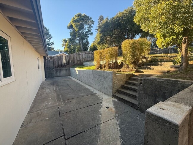 Building Photo - Stunning 2-bedroom, 1.5-bath Modern home i...