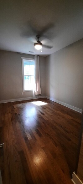 Building Photo - 1726 Carvell Ave