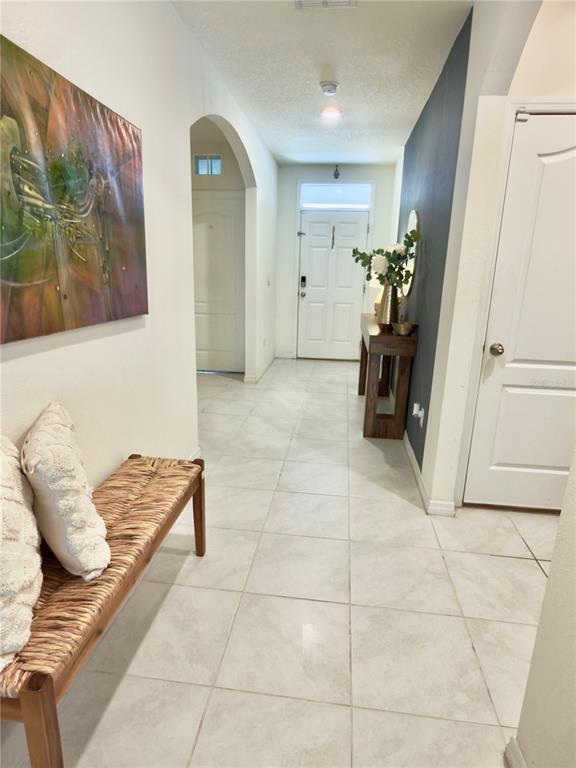 Building Photo - 512 Lily Ln