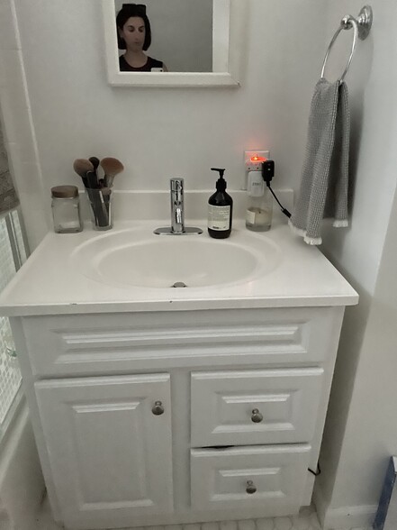 bathroom - 2202 Penmar Ave