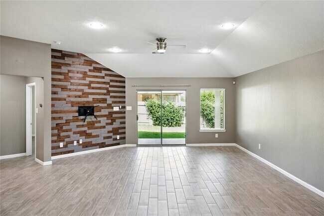 Building Photo - 6735 Crescent Creek Ln