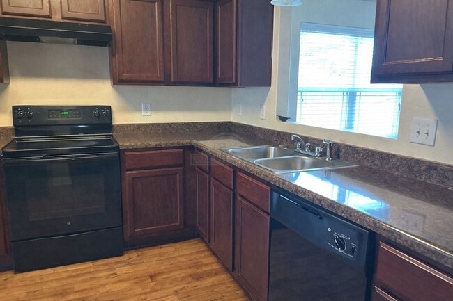 Building Photo - 5305 Eagles Nest Dr