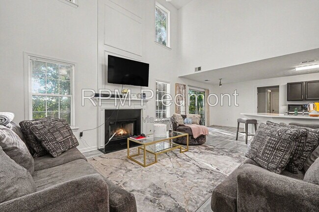 Building Photo - 550 Claudel Ct SW