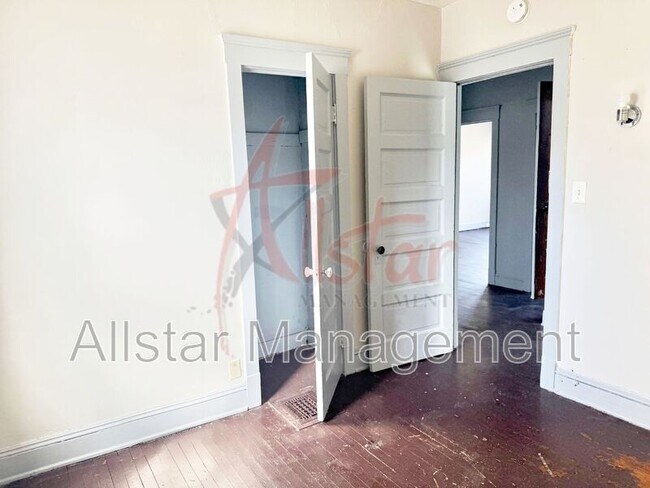 Building Photo - 1374 E 94th St