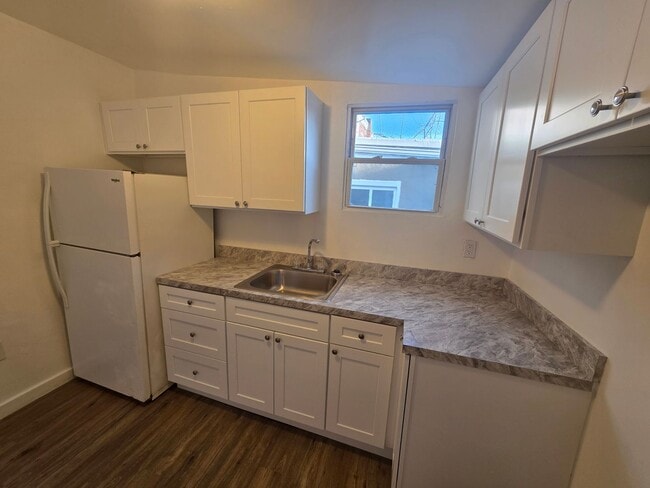 Building Photo - 1220 Lancaster Ave