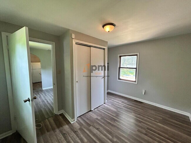 Building Photo - 5542 Mulberry Ave