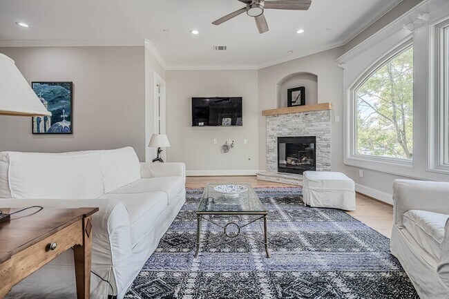 Building Photo - 4701 Inker St