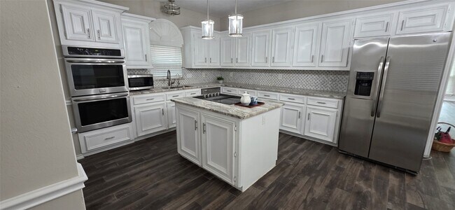Building Photo - 1214 W Forest Dr