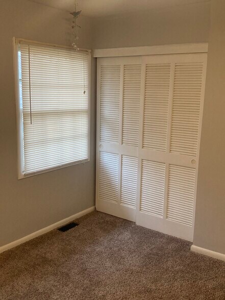 Building Photo - 38 Willa Dr