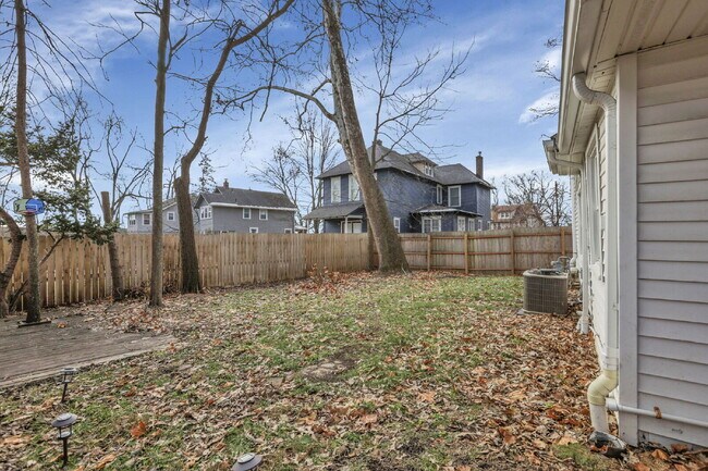 Building Photo - Elegant College Avenue Residence in a Prime Columbus Location