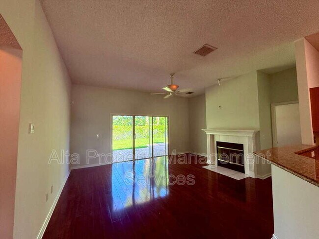 Building Photo - 2462 Coachman Lakes Dr