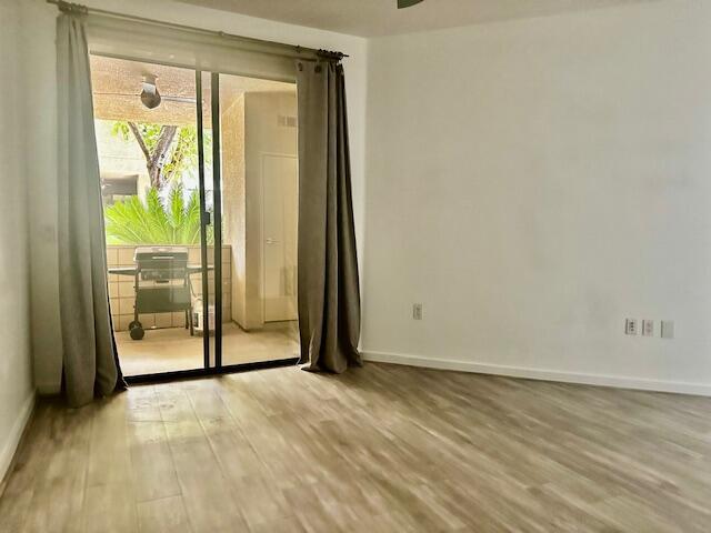 Building Photo - 870 E Palm Canyon Dr