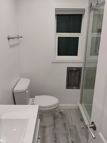 Building Photo - 924 N Curson Ave