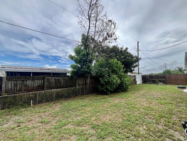 Building Photo - 5121 Dove Dr