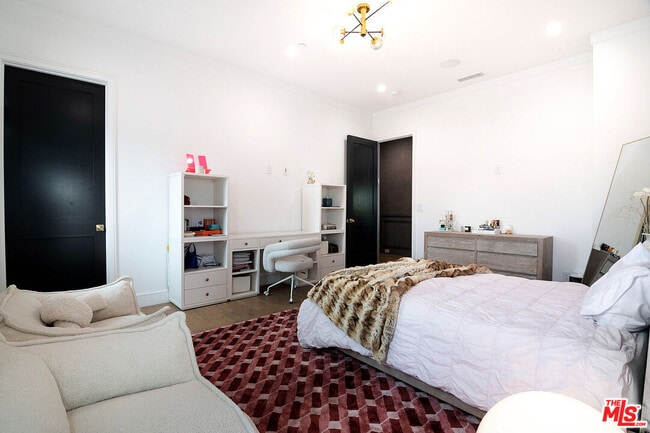 Building Photo - 418 N Poinsettia Pl