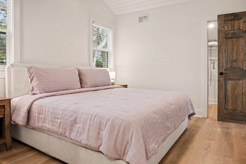 Building Photo - 625 Semaht St