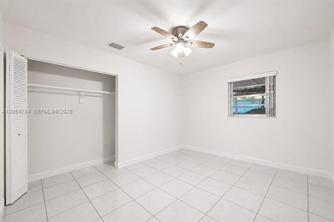 Building Photo - 3233 SW 25th St