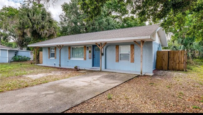 Building Photo - 2122 Lake Blvd