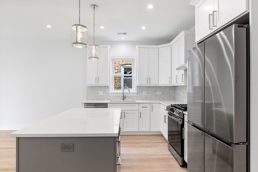 Building Photo - 6423 N Washtenaw Ave