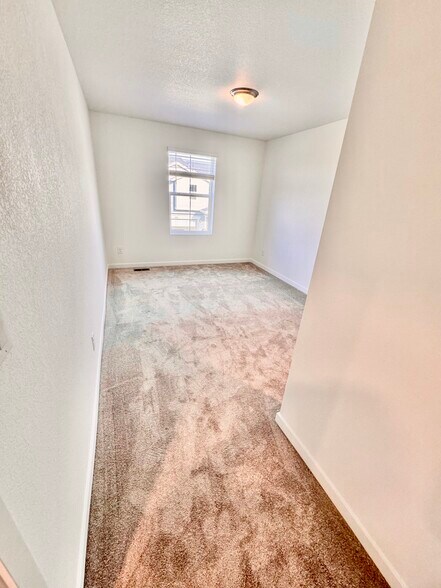 Building Photo - 8969 Spikerush Ct