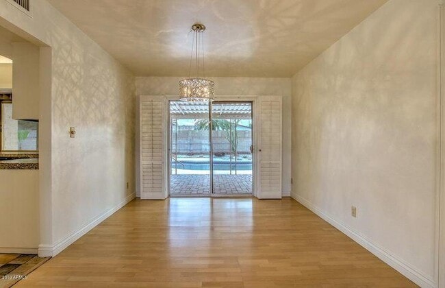 Building Photo - 6129 E Edgemont Ave