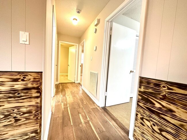 Building Photo - 28 Leonard Dr