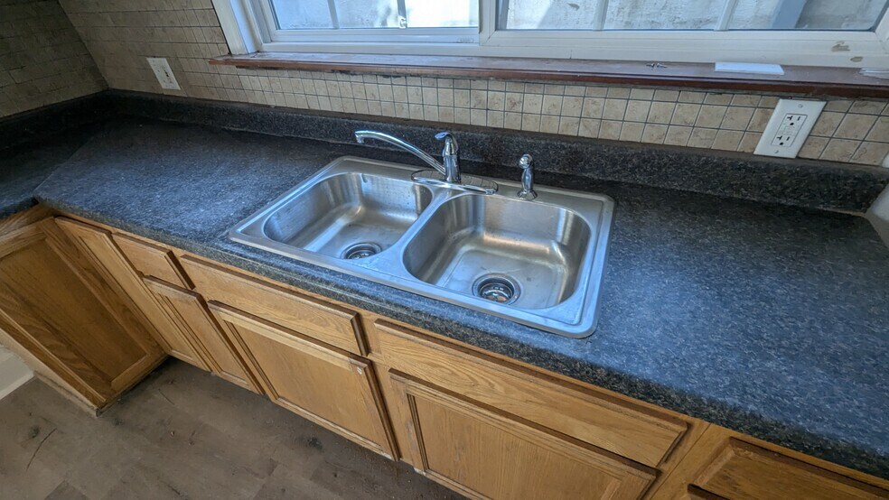 Building Photo - 392 West Center Ave