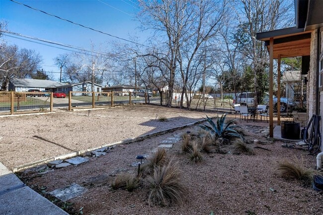 Building Photo - 2919 Pecan Springs Rd