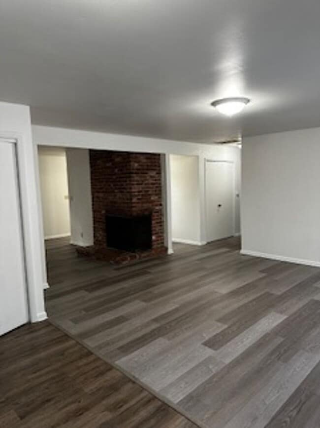 Building Photo - Newly Remodeled Home – Conveniently Located!