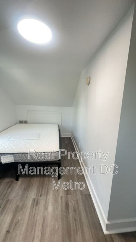 Building Photo - 1241 Monroe St NE