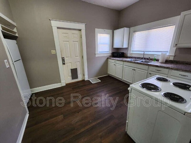 Building Photo - 1418 5th Ave