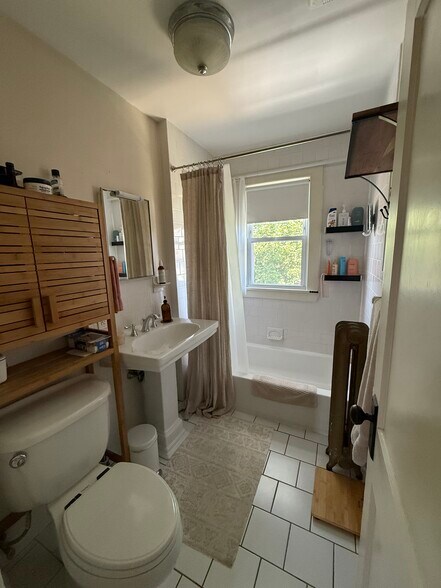 Building Photo - 56 Trapelo St