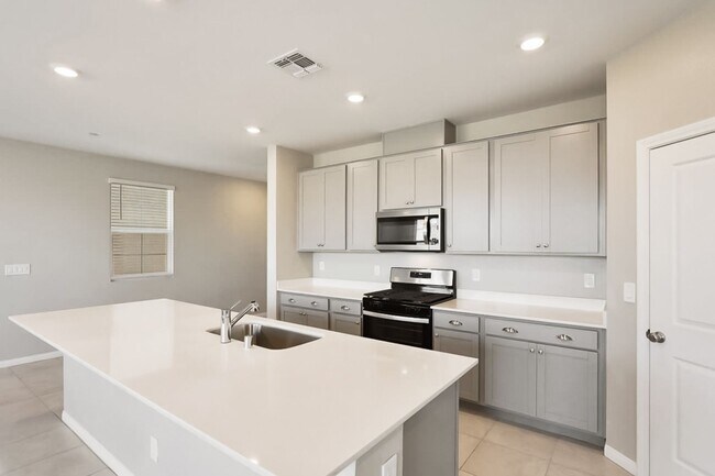Building Photo - 5 Bedroom Home In Inspirada With Bed And F...