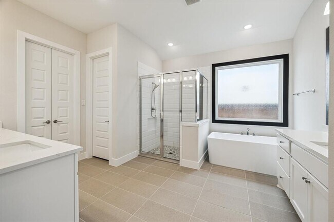 Building Photo - 14115 Garibaldi Dr
