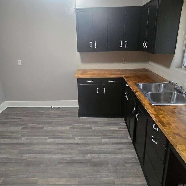 Building Photo - 32 Belmont Dr