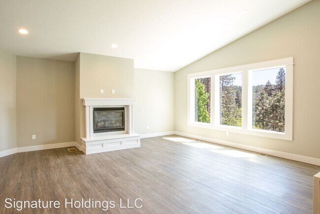 Building Photo - 4 br, 3 bath House - 314 E. Little Spokane...