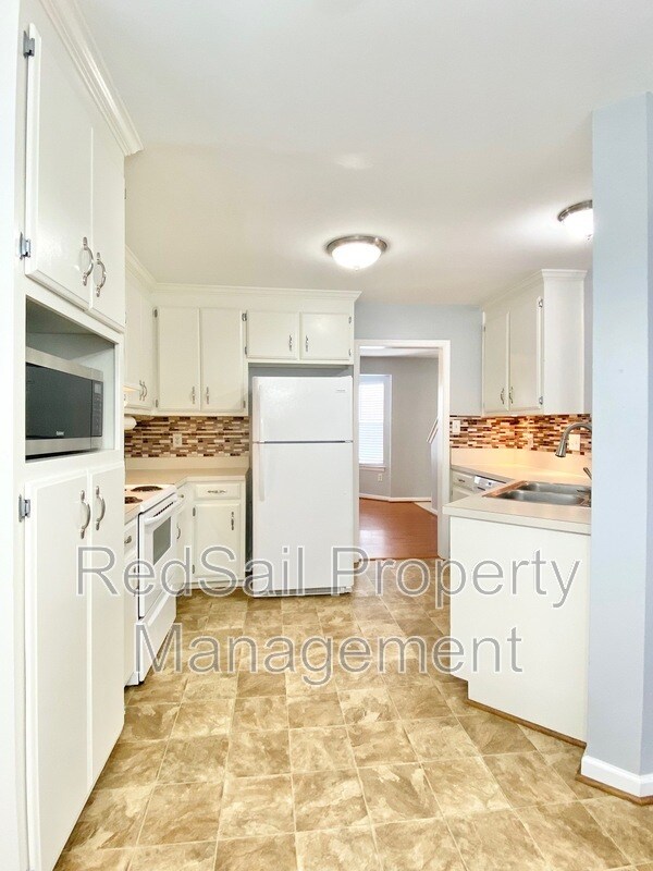 Building Photo - 926 Woodcreek Dr