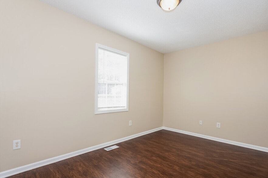 Building Photo - 103 Doree Ln