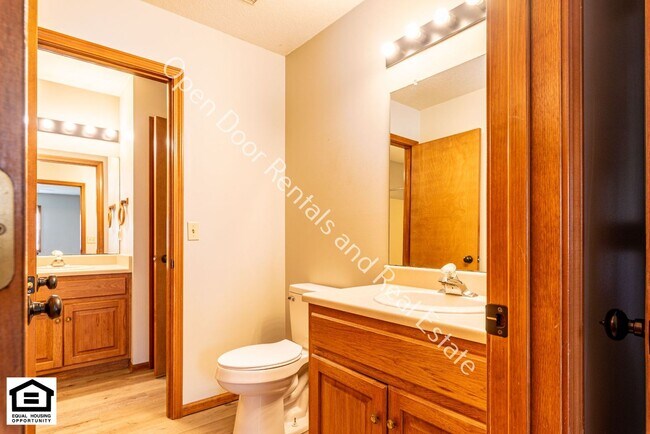 Building Photo - 1416/1418 Lakehurst Dr.