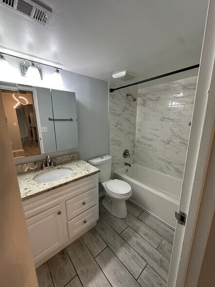 Building Photo - 6998 Hanover Pky