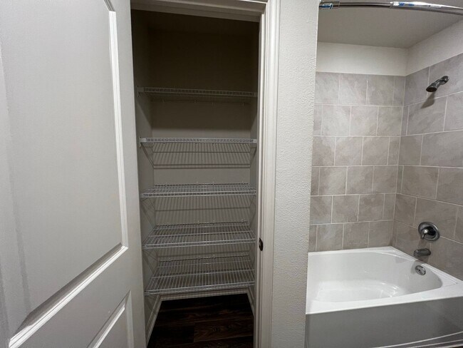 Building Photo - 7326 Anchor Cyn