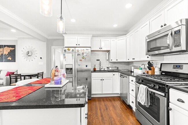 Building Photo - 32 Watts St