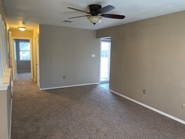 Building Photo - 411 NE 27th St