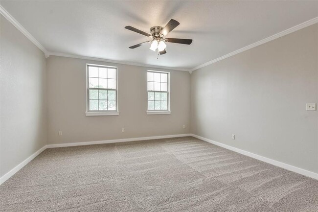 Building Photo - 329 E Washington Ave