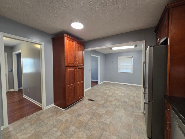 Building Photo - 6957 Bone Creek Dr