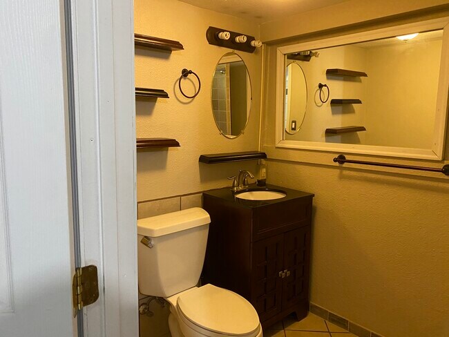 Building Photo - 1910 W Jefferson St