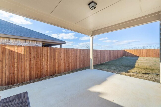 Building Photo - 913 Alton Dr
