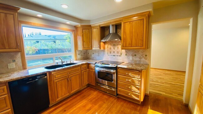 Building Photo - Gorgeous 4BD/2.5BA, Two-Story Home in Casa...